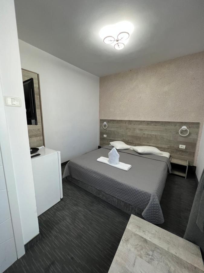 Hotel Miniom Констанца Екстериор снимка